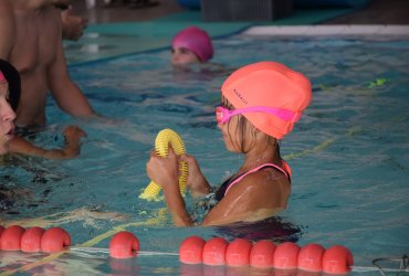 "LES CLASSES BLEUES" À LA PISCINE